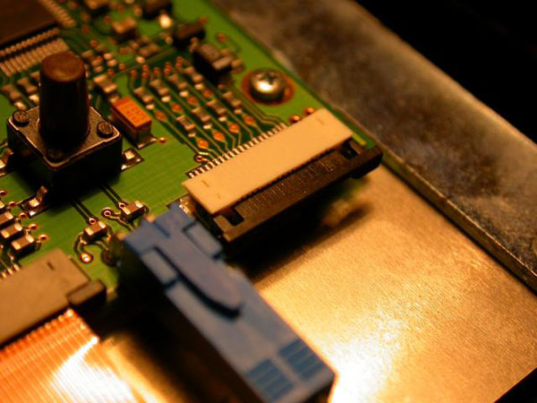 Image:simpad-dect-connector.jpg